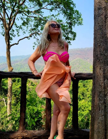 Частная массажистка Лара 